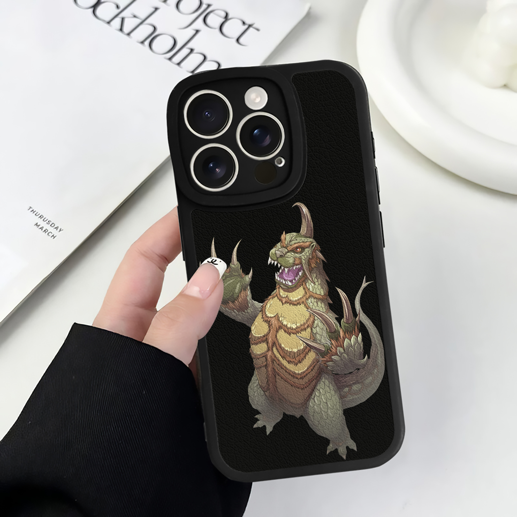 （画像用） ウルトラマン Ultraman 【iPhone 16シリーズ対応】シリコンスマホケース（レザー調） 材質：シリコン